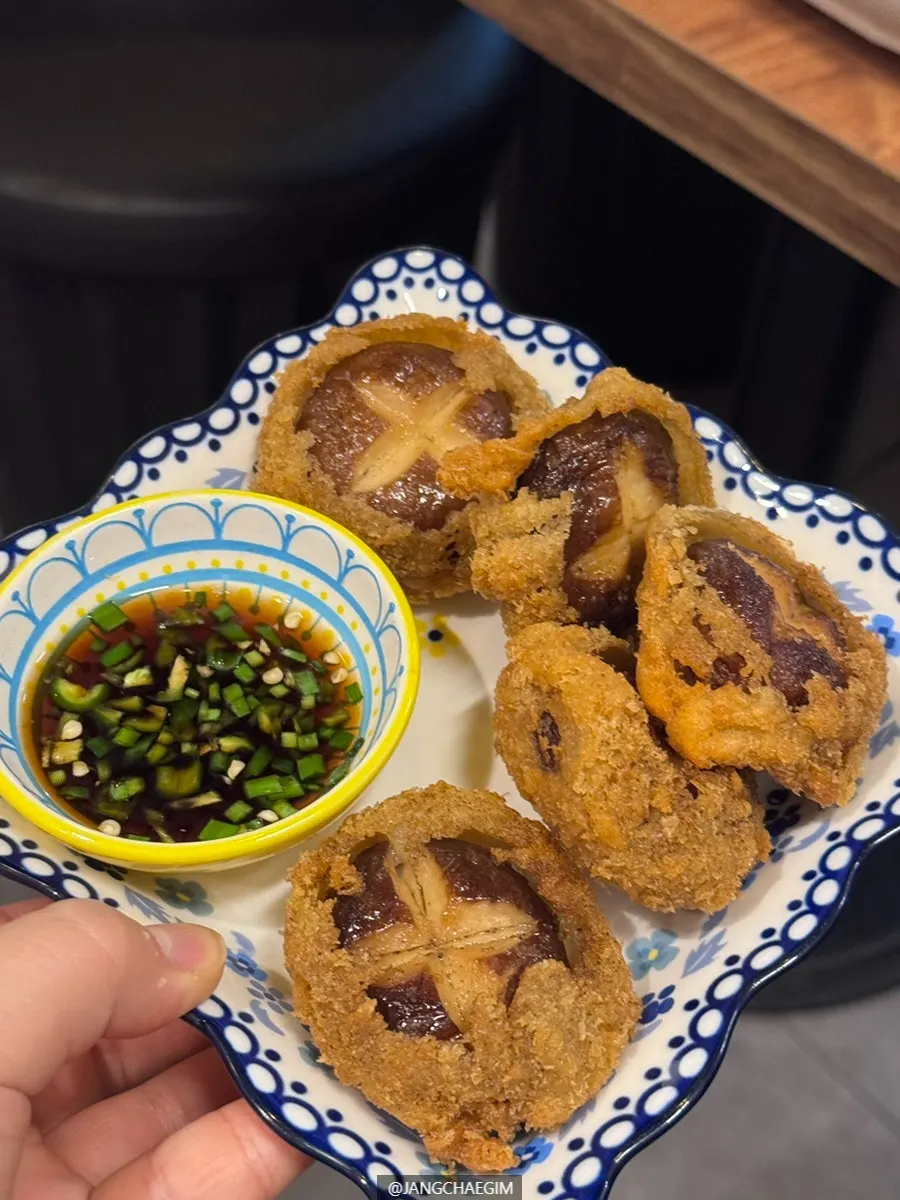 The extra order of shiitake squid fritters