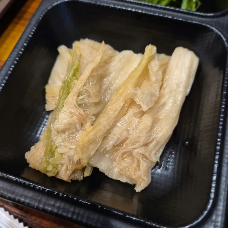횟집 기본찬으로 나온 묵은지