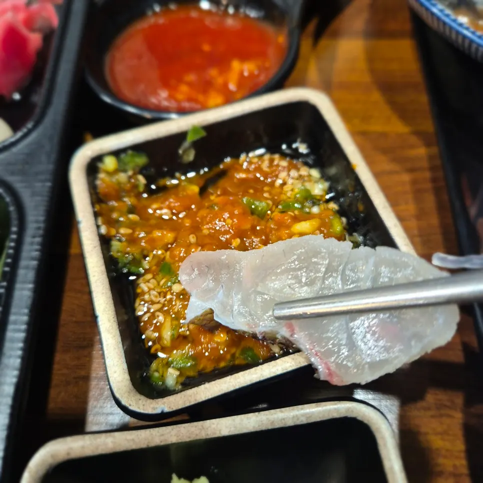 담백한 도다리회 접시