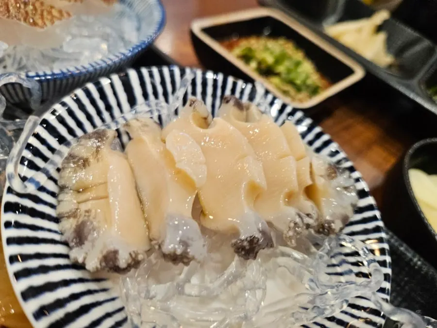 Nutty sashimi and abalone skedashi
