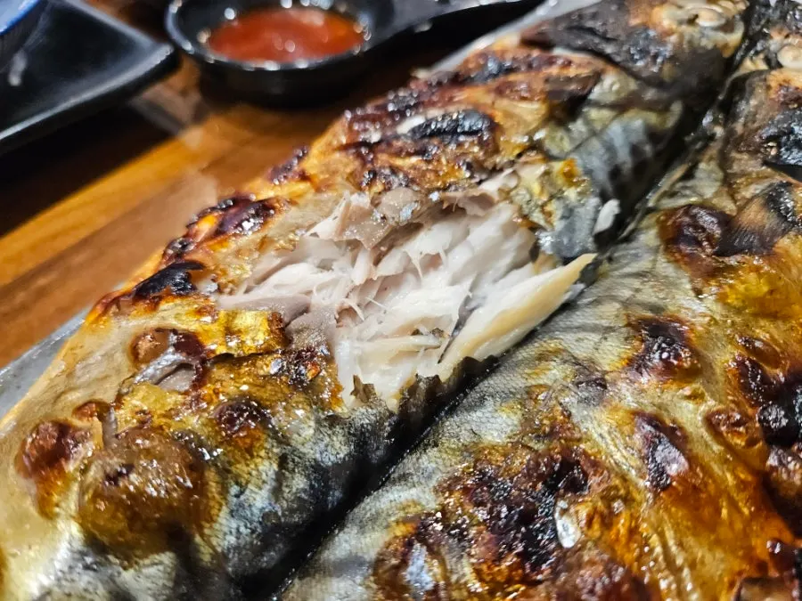 Side dishes with the flatfish sashimi meal