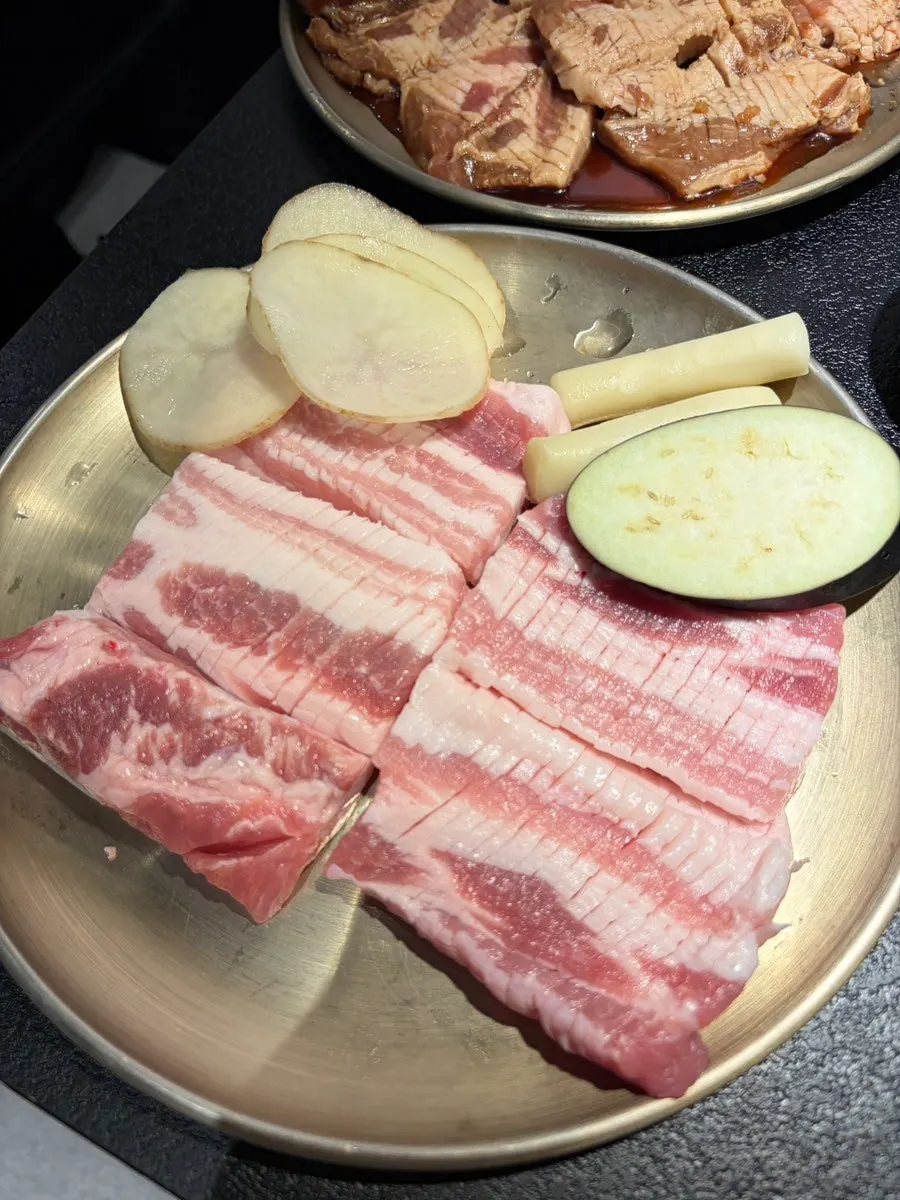 Jangin galbi grilling on the pan