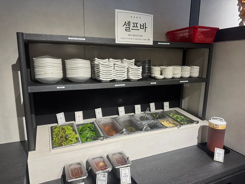 석옥갈비 팔첩 기본찬 상차림