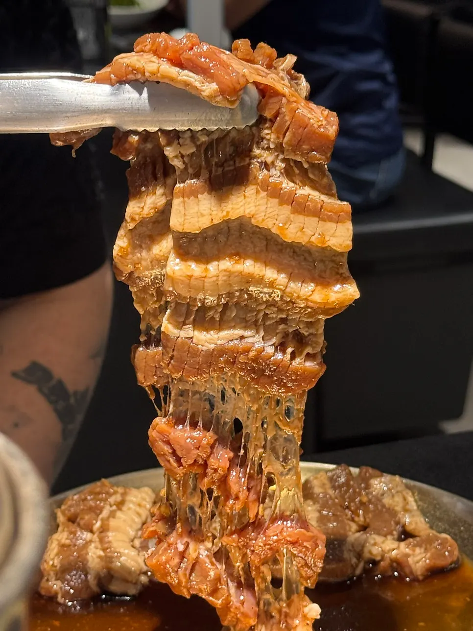 칼집을 낸 석옥 흑장돈갈비 생고기