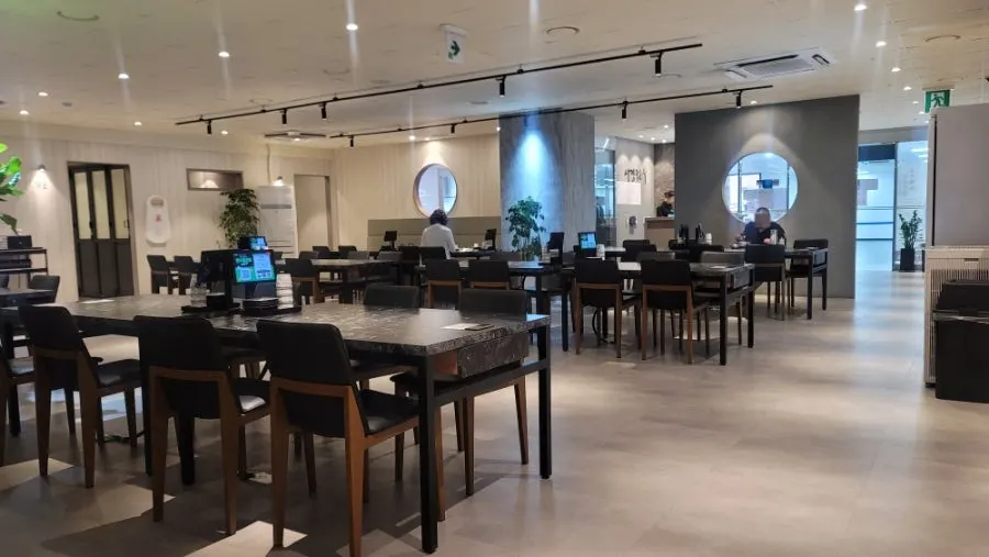 Spacious hall with marble-toned tables