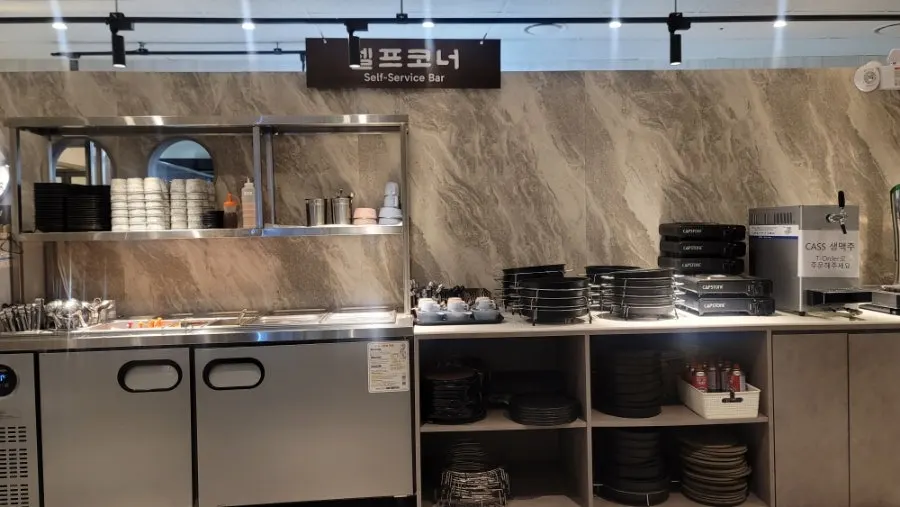 Self-serve corner for side dishes