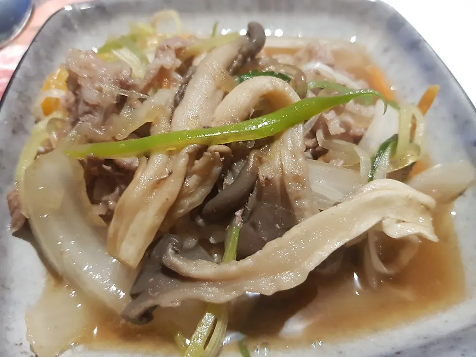 흰쌀밥에 얹은 한우 불고기