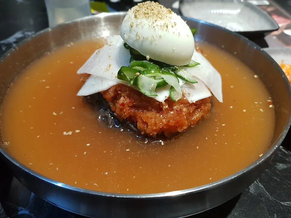 살얼음 동동 뜬 칡물냉면