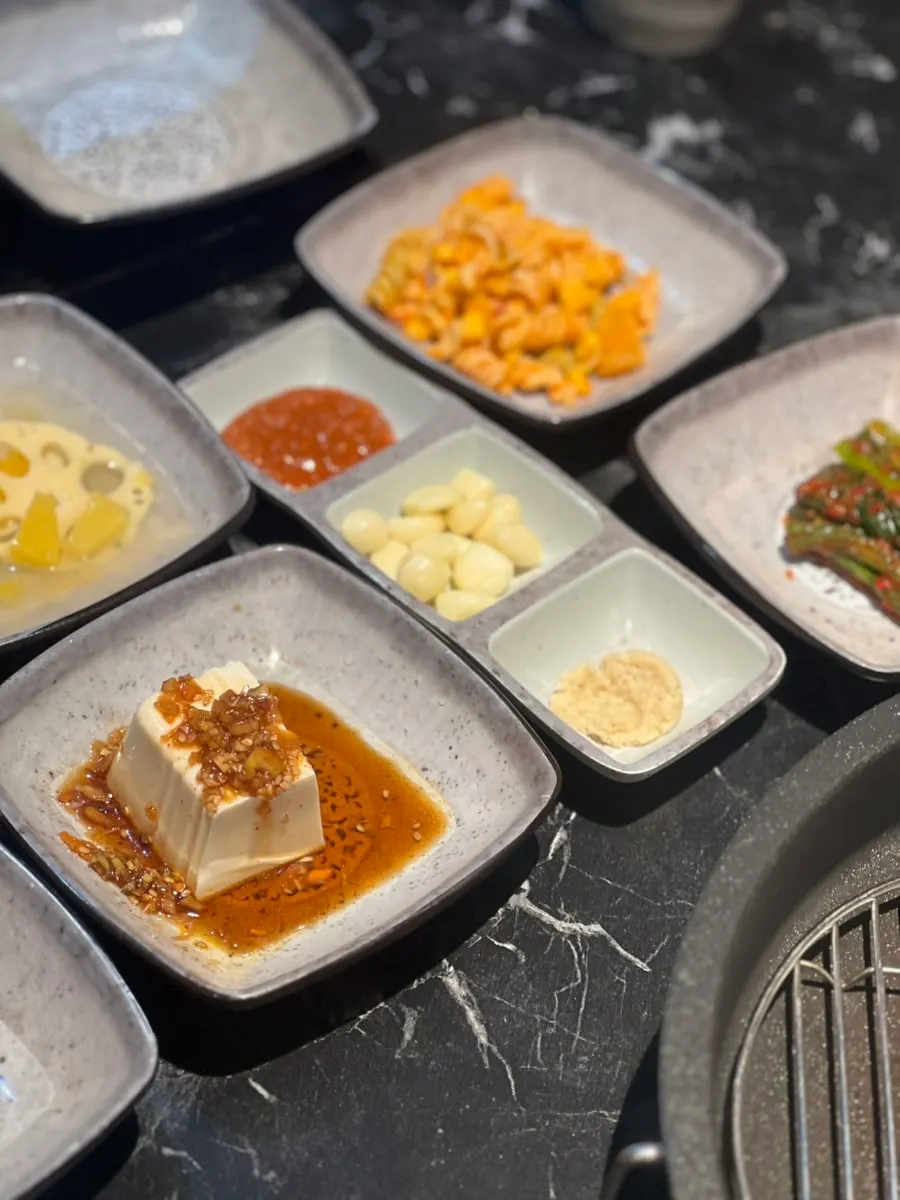 Plate of hanwoo special assortment cuts