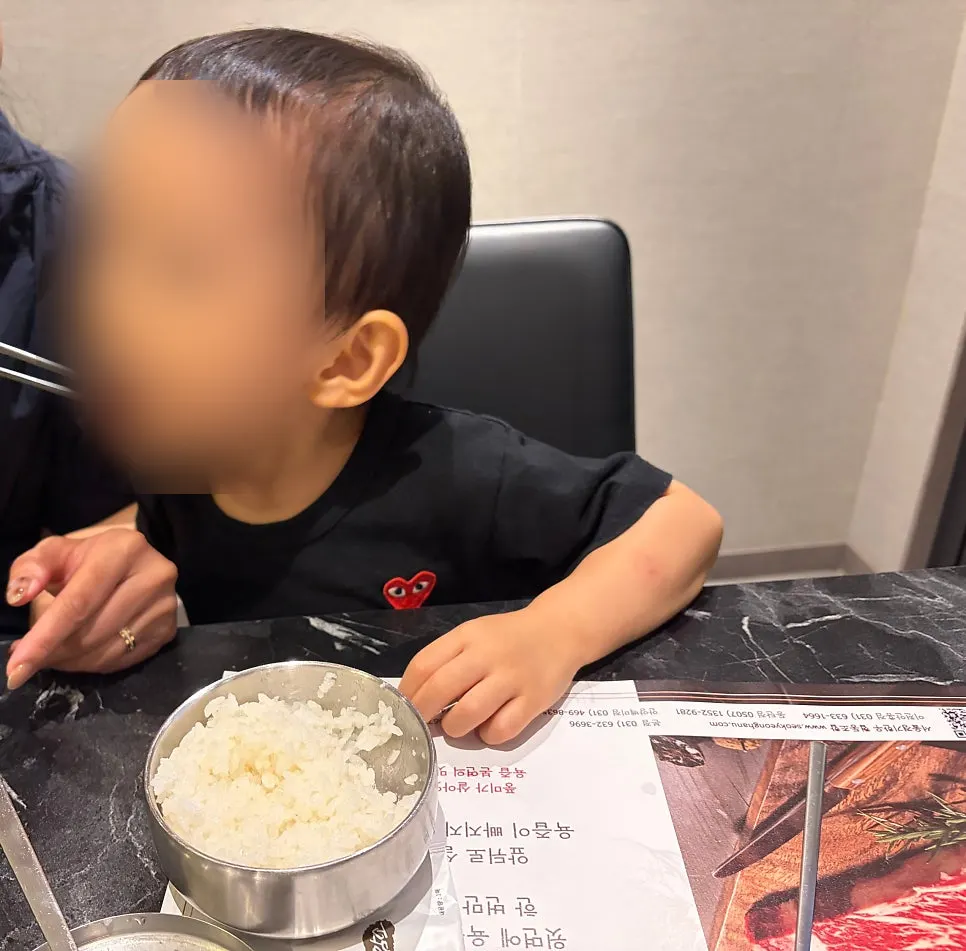 구워지는 한우 여러 부위
