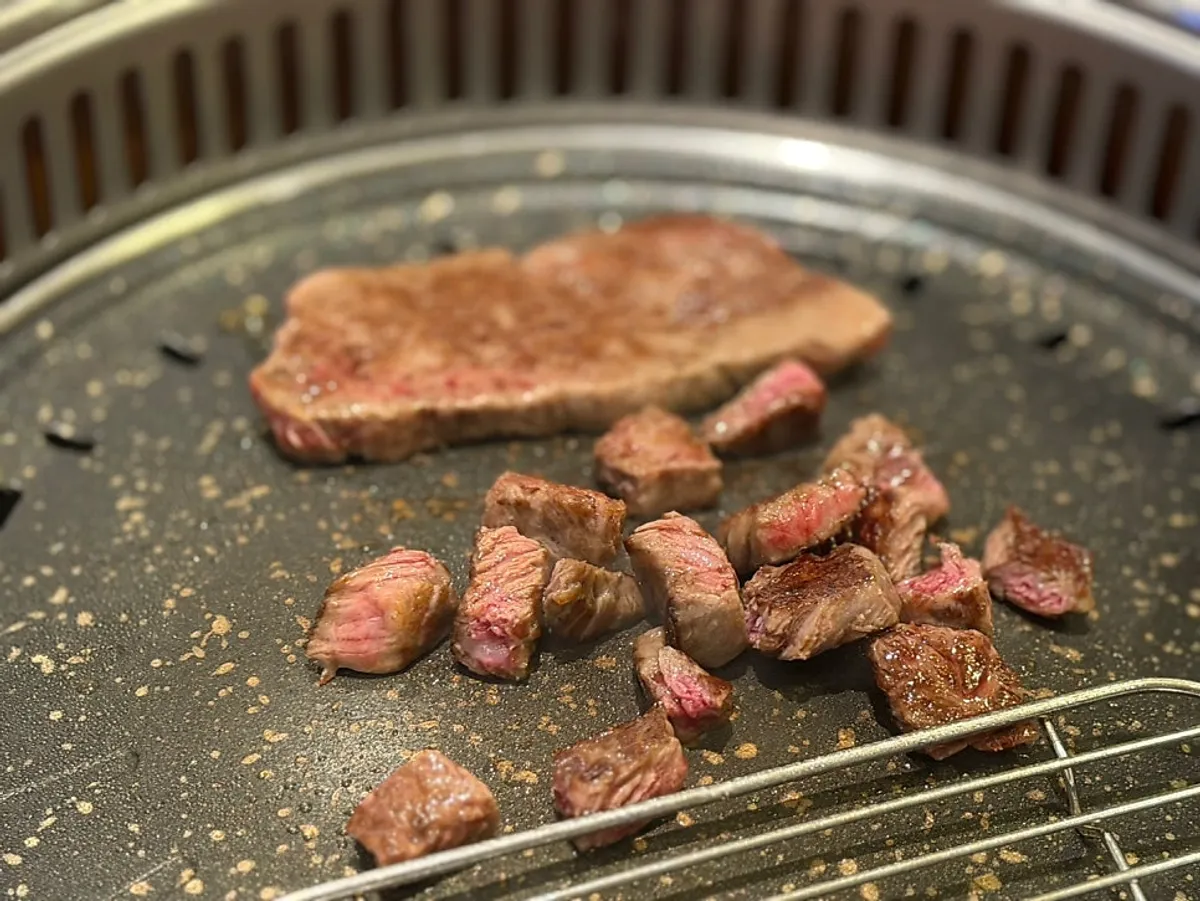 모듬 스페셜 구매 시 나오는 육회 서비스
