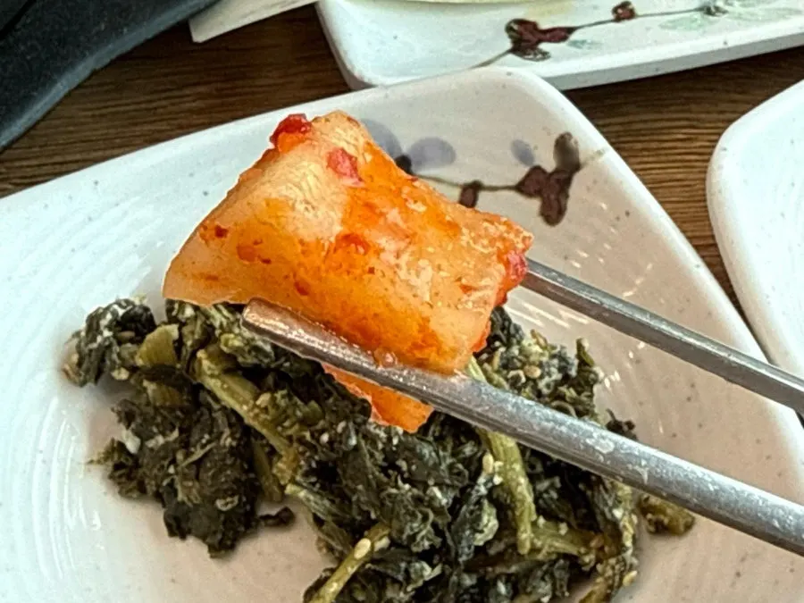 알맞게 익은 깍두기 반찬