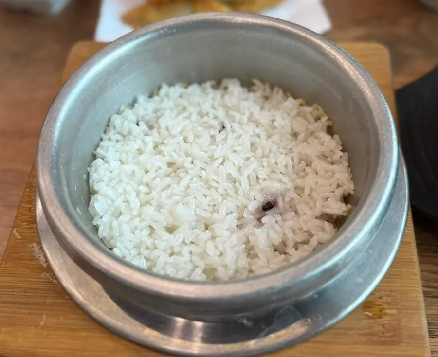 정식에 함께 나오는 솥밥