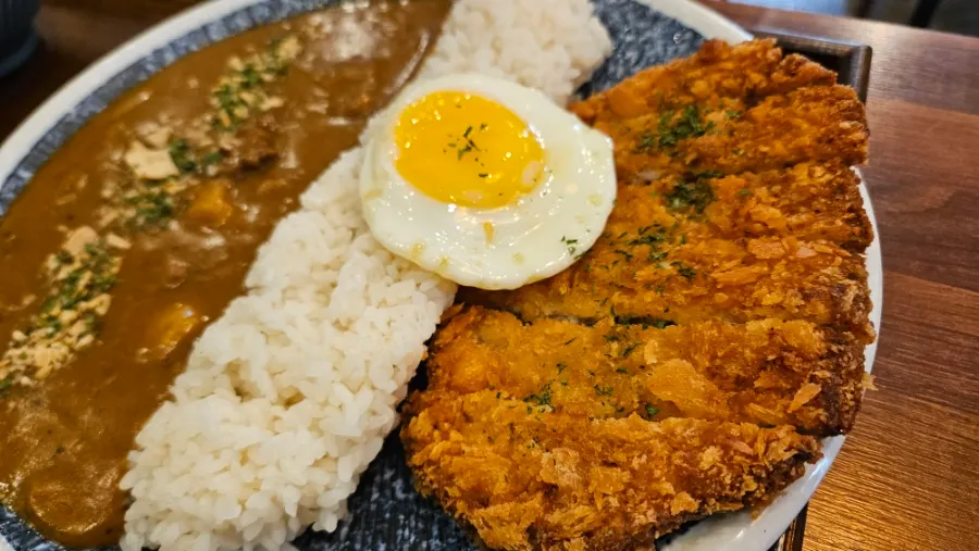 Crispy fried pork cutlet with curry
