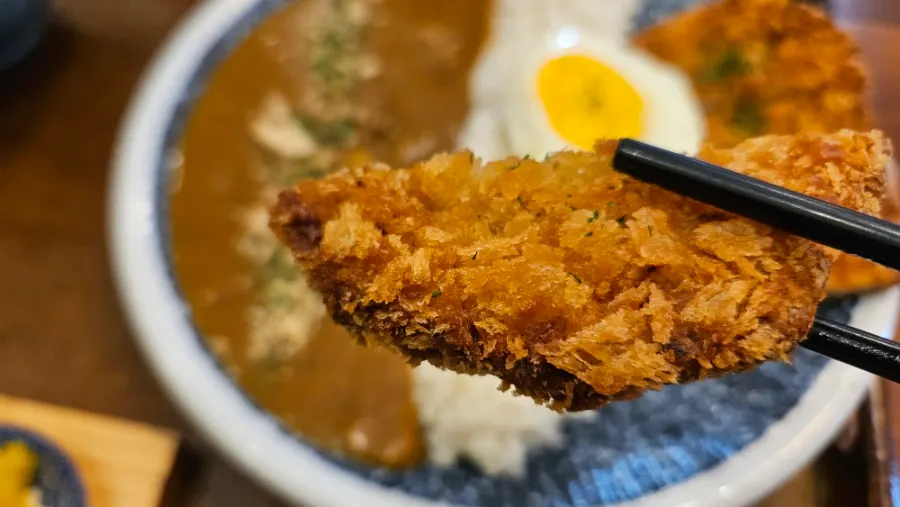 Pork cutlet dipped in curry