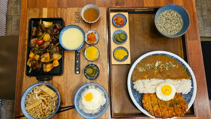 Chop steak and curry pork cutlet together on the table