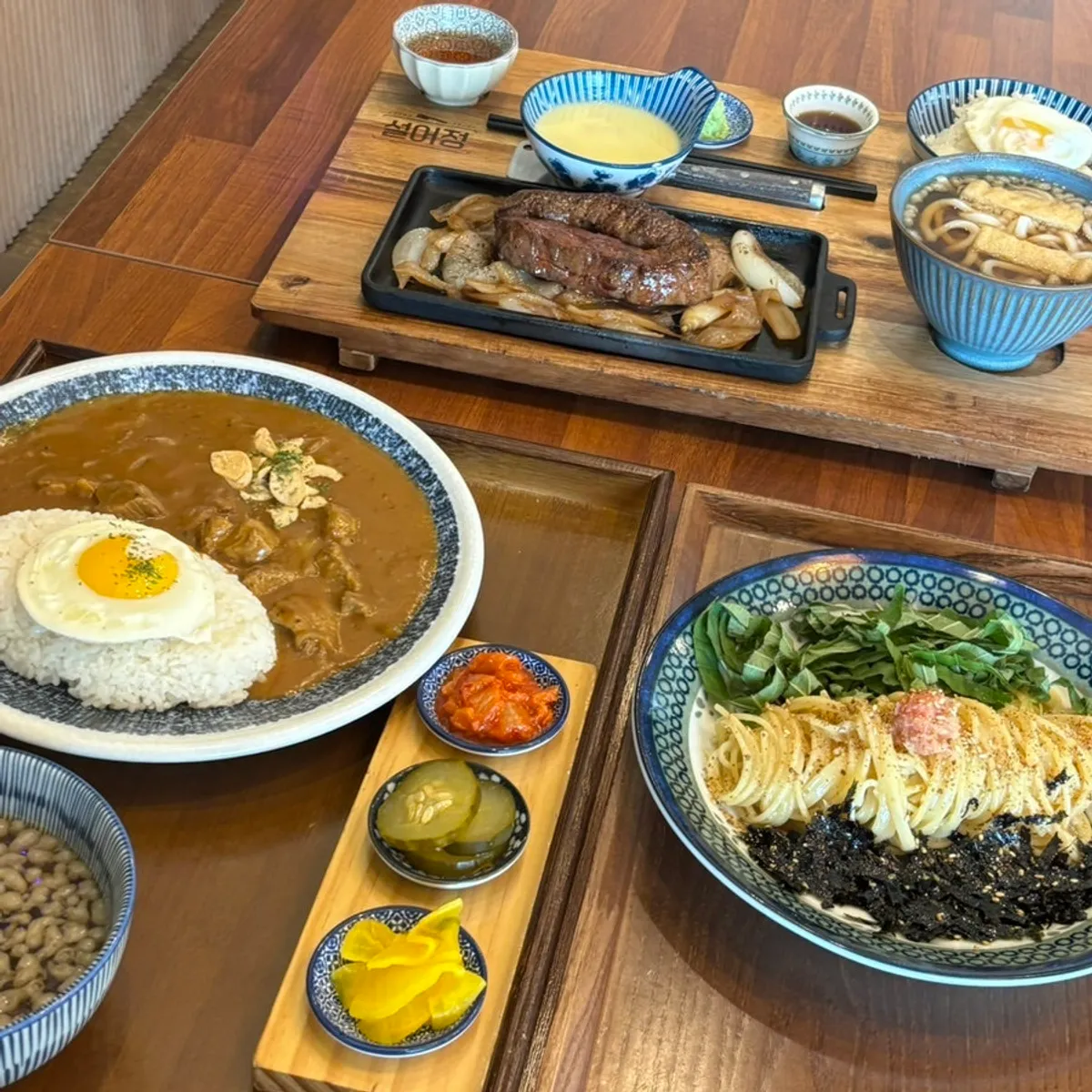 Full view of the two-person table setting at Seoreojeong Munji Branch