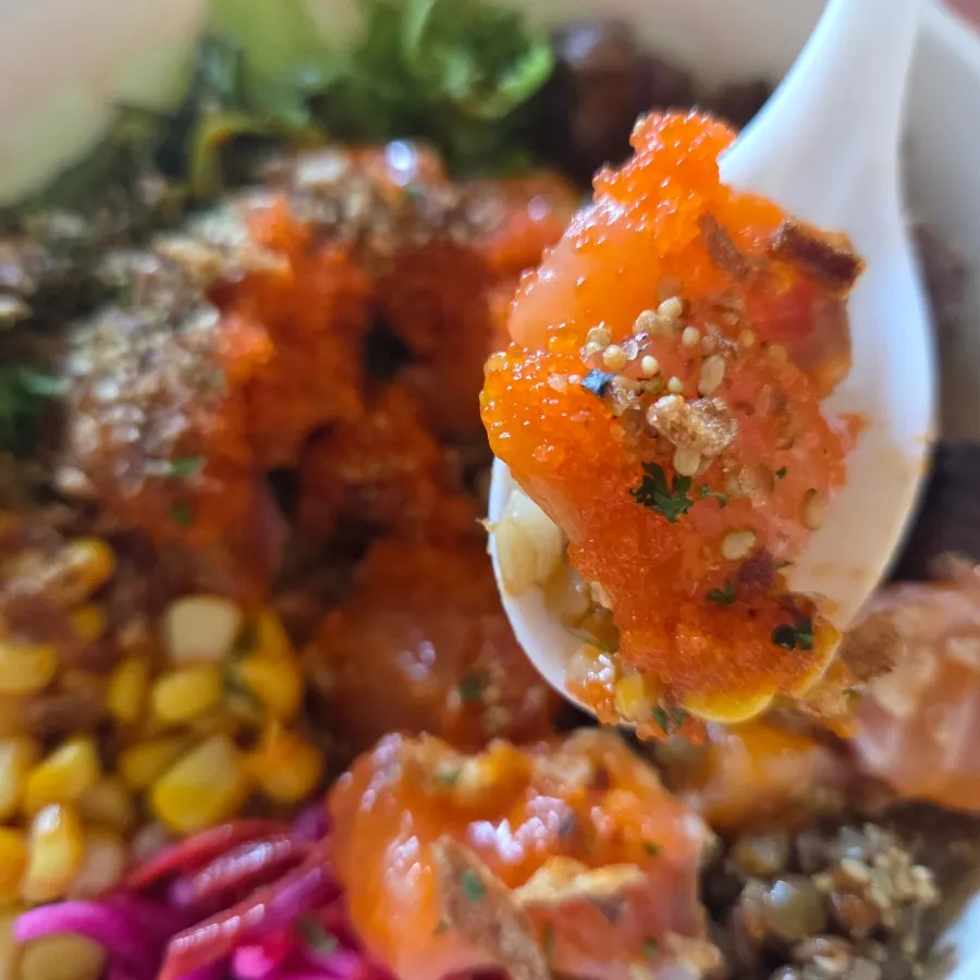 Poke eaten with rice and vegetables