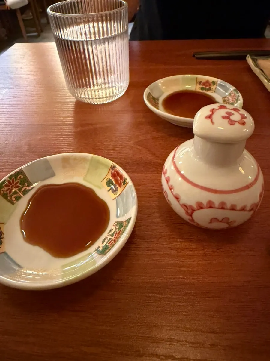 사카이 다찌석과 매장 좌석
