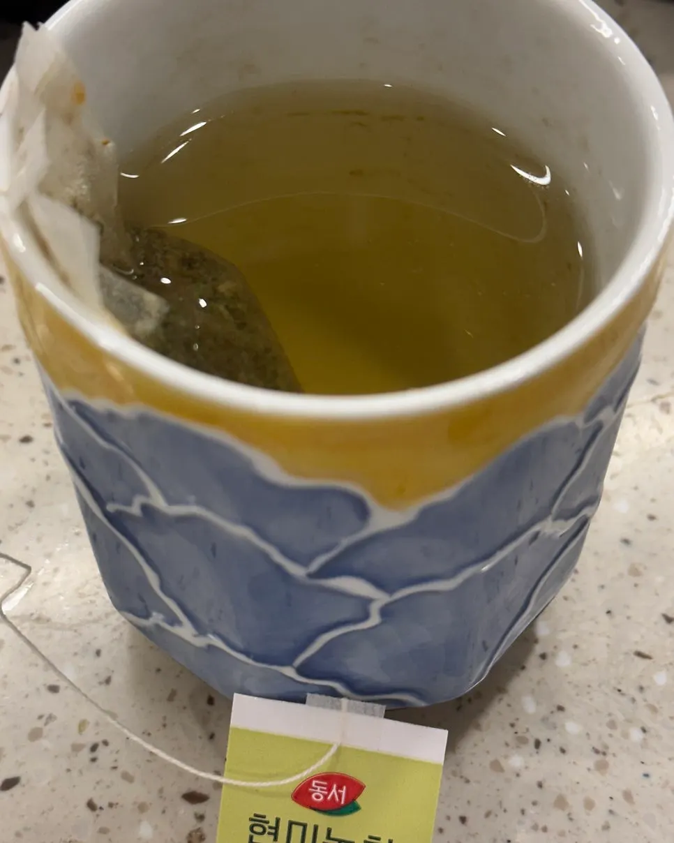 Self-serve bar with refillable broth