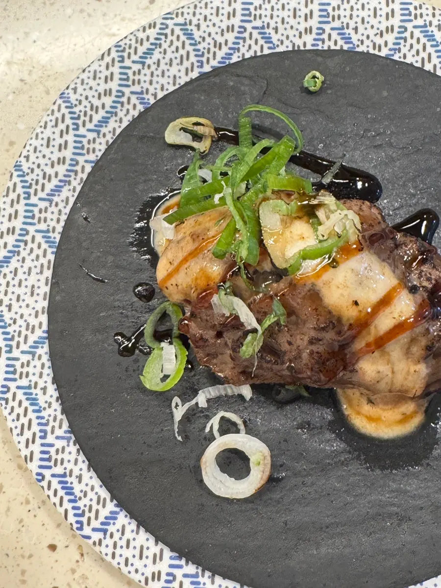 Beef tartare tataki sushi topped with special sauce