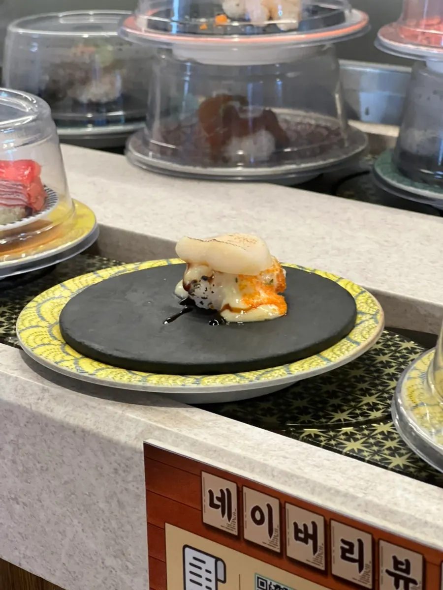 스시이안앤 회전초밥 메뉴 접시