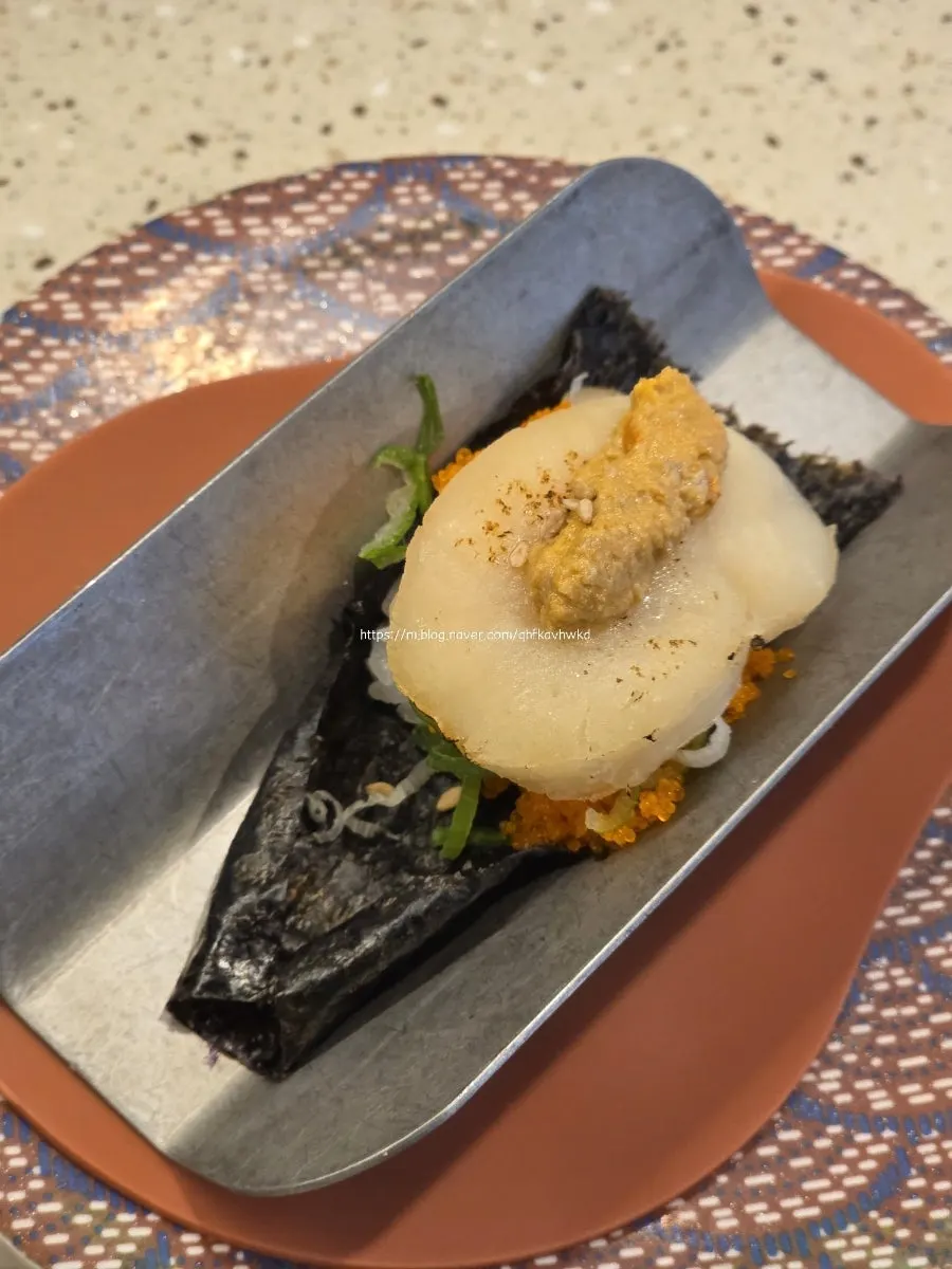 Scallop sushi, tried for the first time
