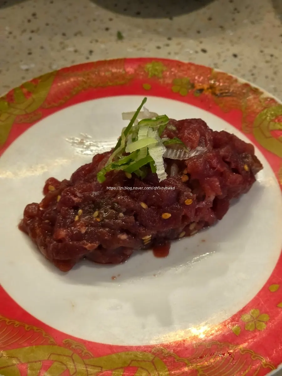 Wagyu truffle basil tataki sushi