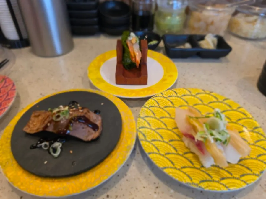 Salmon tartare roll, the first plate chosen