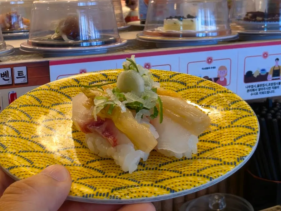 Laver shrimp sushi