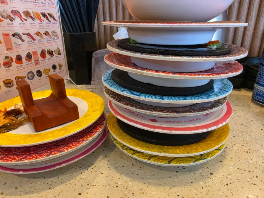 Interior view of table seating at Sushi Ian N Seolleung Station
