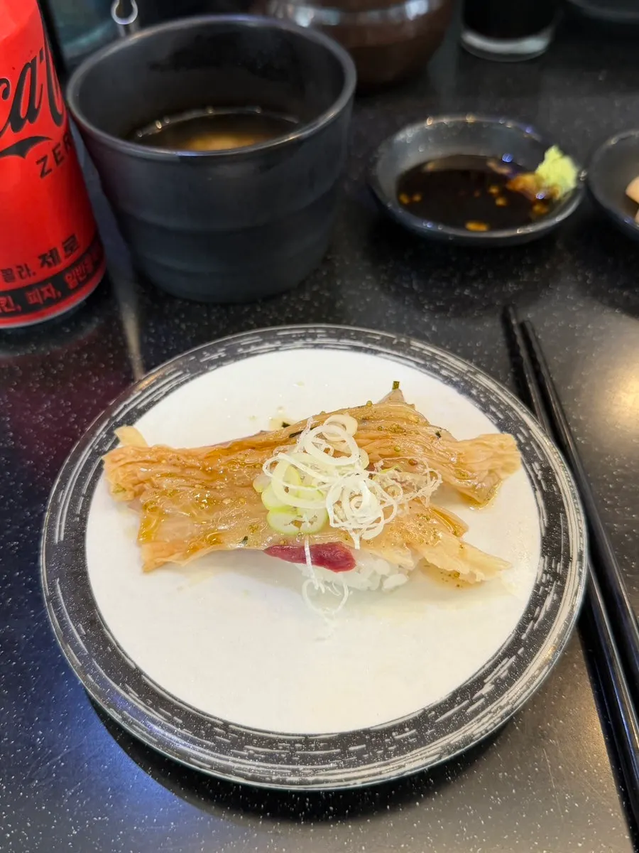 쫄깃한 점성어초밥 한 접시
