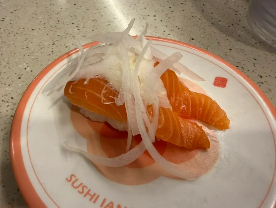 양파가 올라간 연어양파초밥