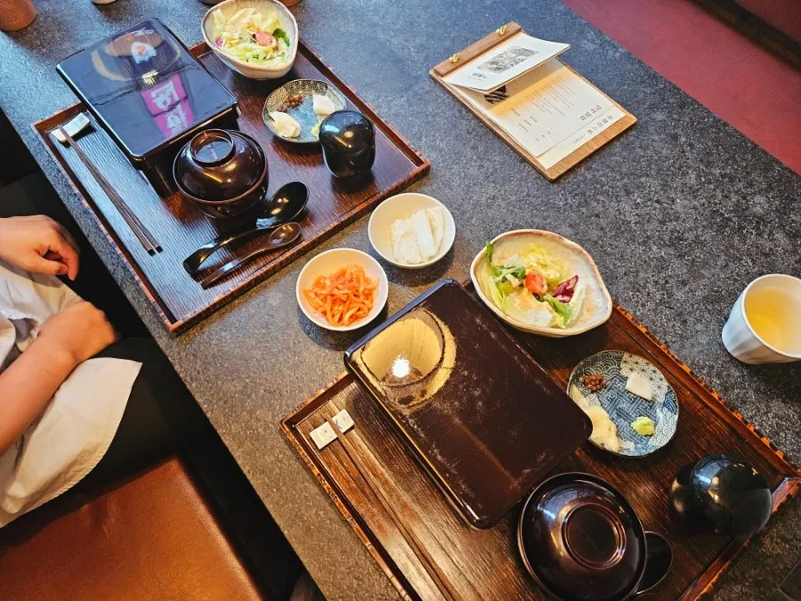 나무 쟁반 장어덮밥 한상