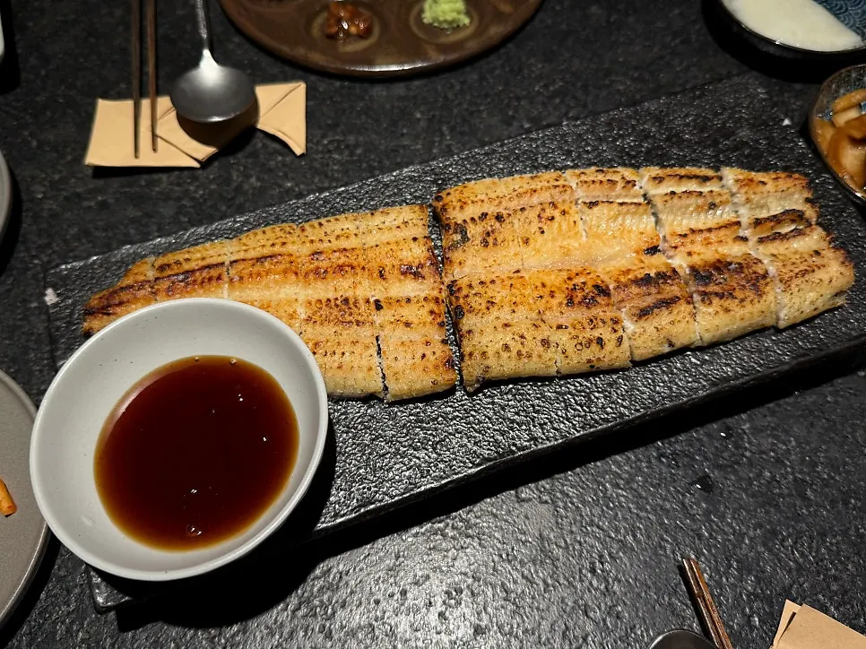 正在沸腾的韩牛火锅汤与豆腐
