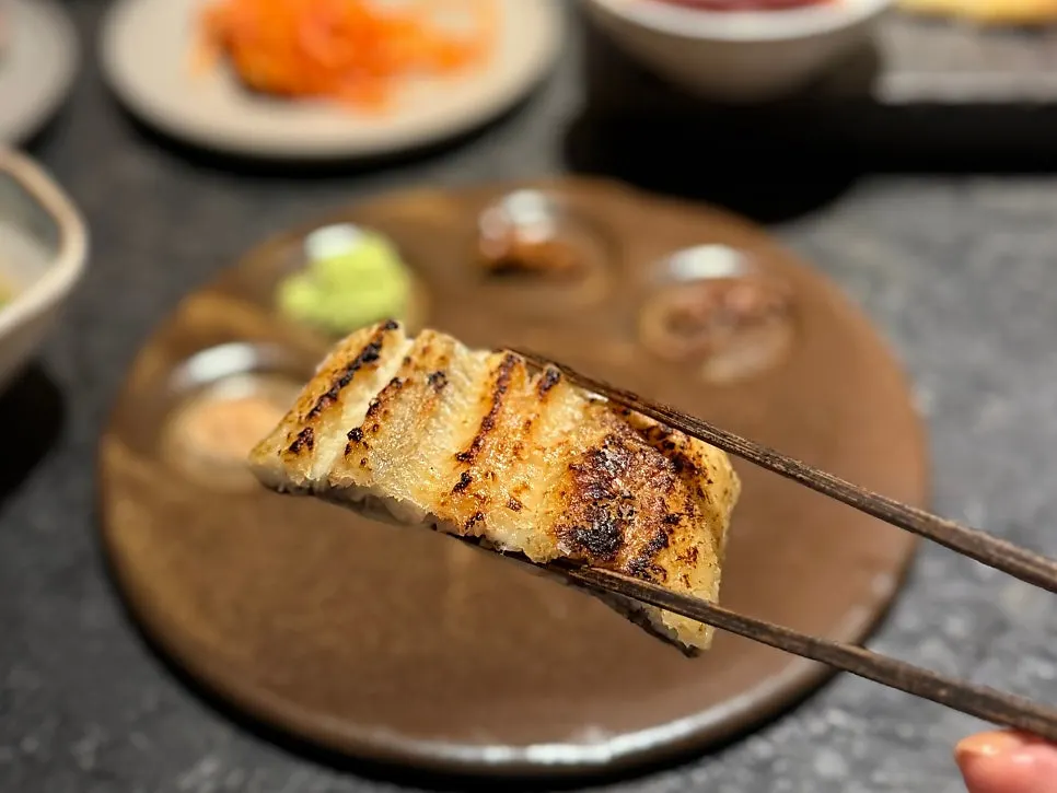 吃得饱饱的深木双人套餐餐桌