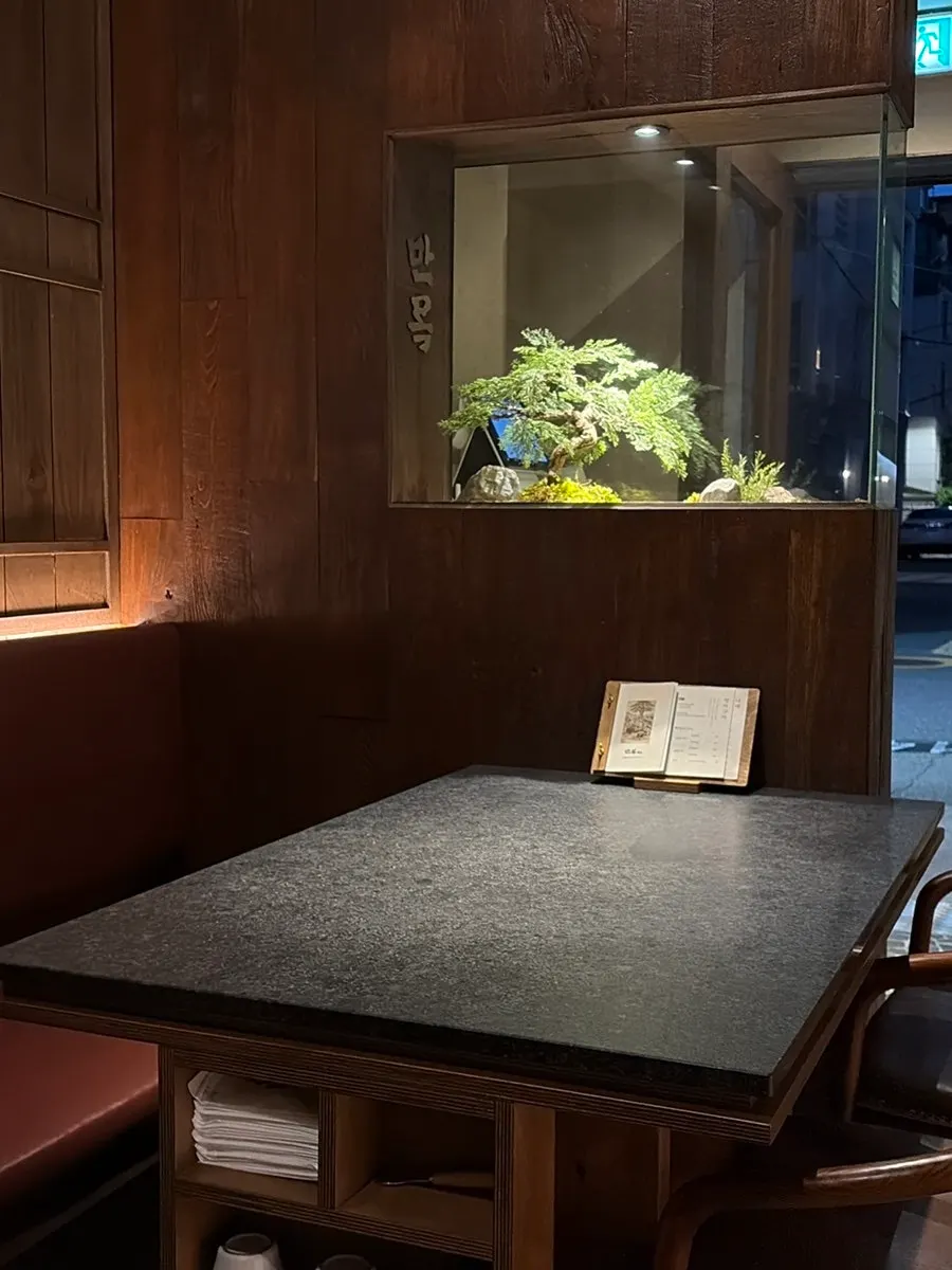Exterior of Manmok, a Japanese restaurant near Seonleung Station