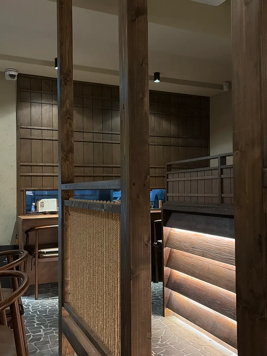 Clean, tidy interior of Manmok