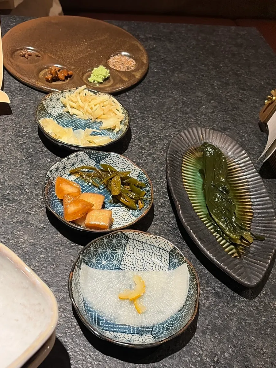 Neatly arranged basic side dishes at Manmok