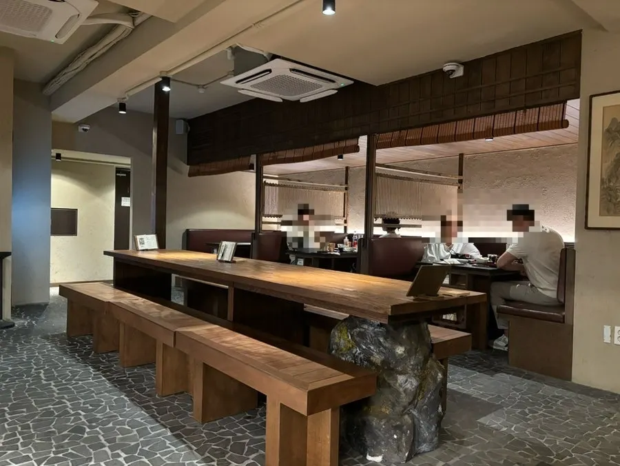 Clean interior of Manmok's dining hall, free of lingering smell