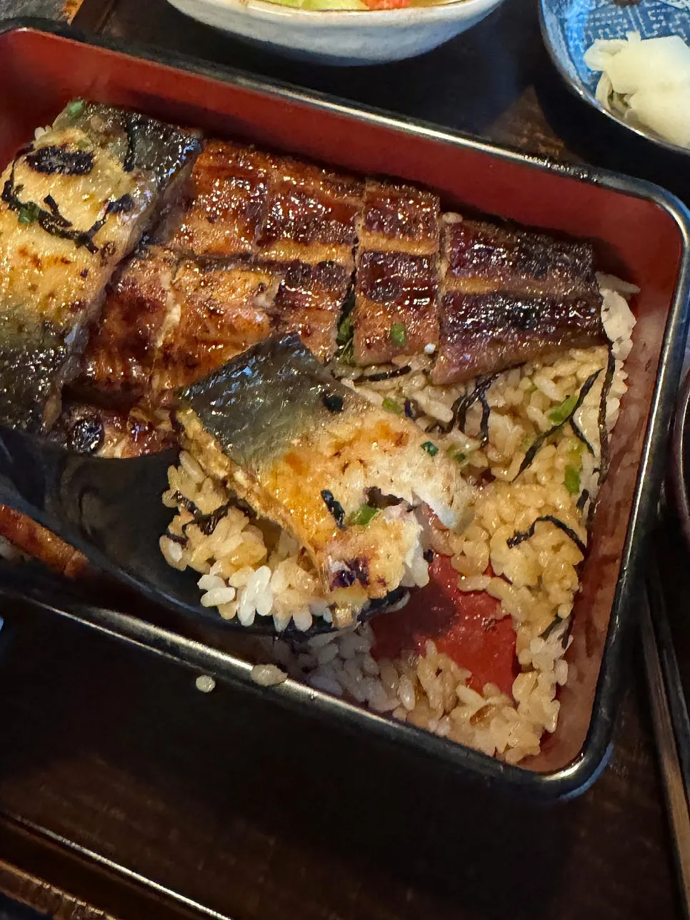 Thick pieces of eel piled on rice