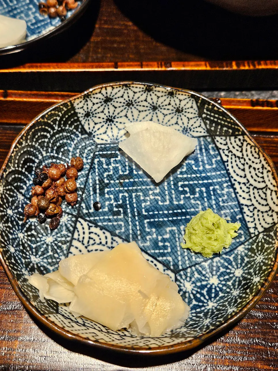 Full table setting for Manmok's one-eel rice bowl