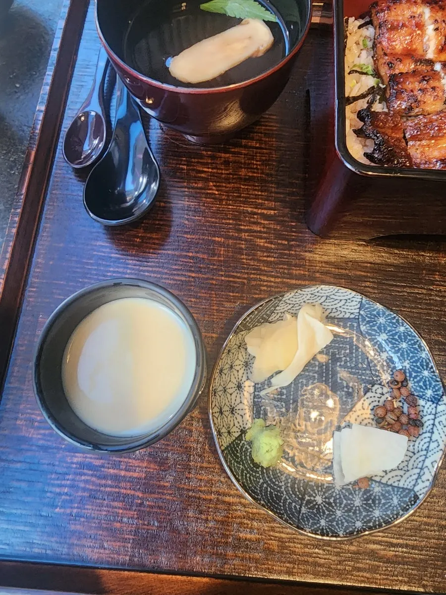 Eel rice bowl that is good to enjoy with parents