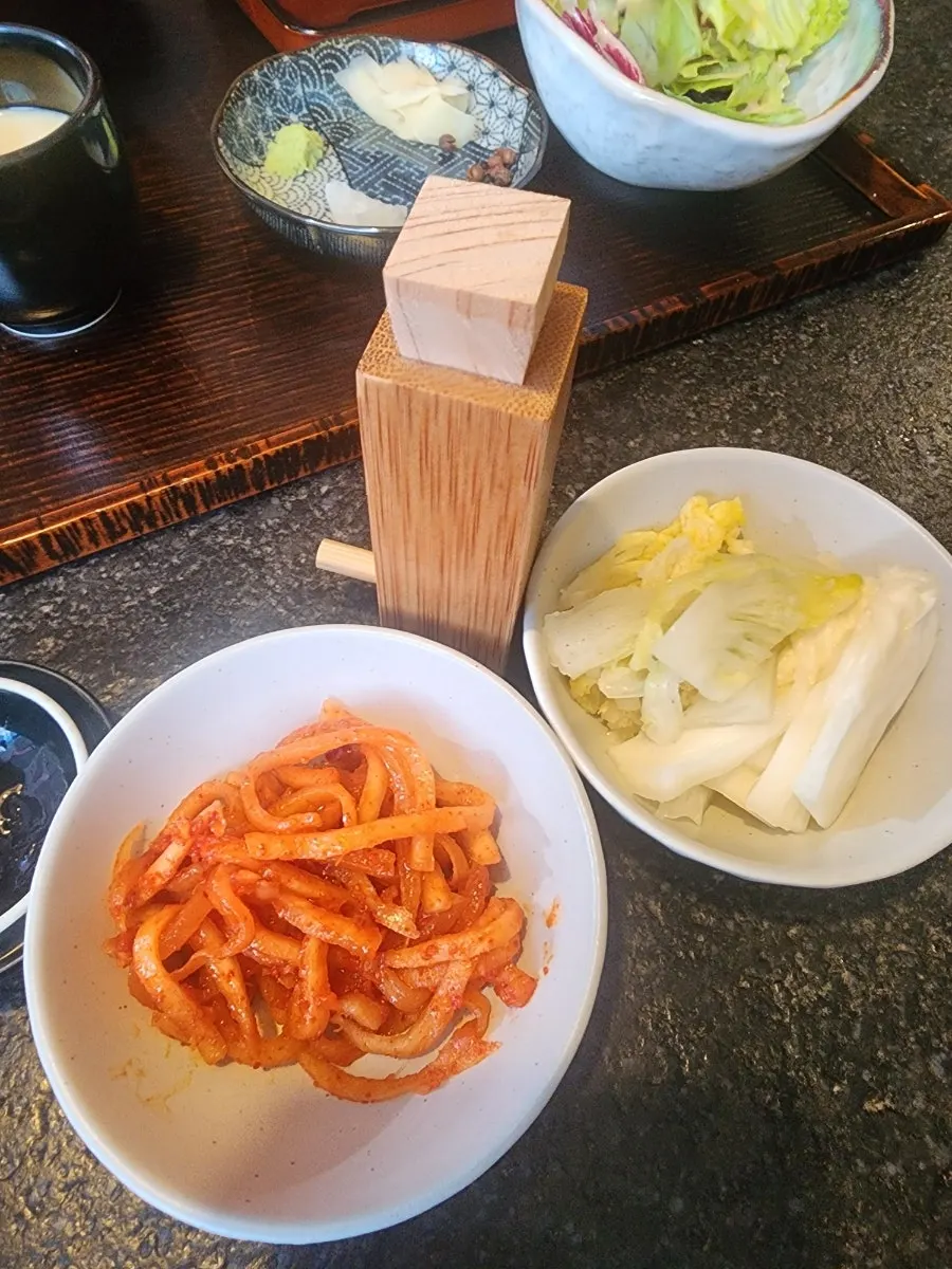 Grilled eel and an individual meal setting