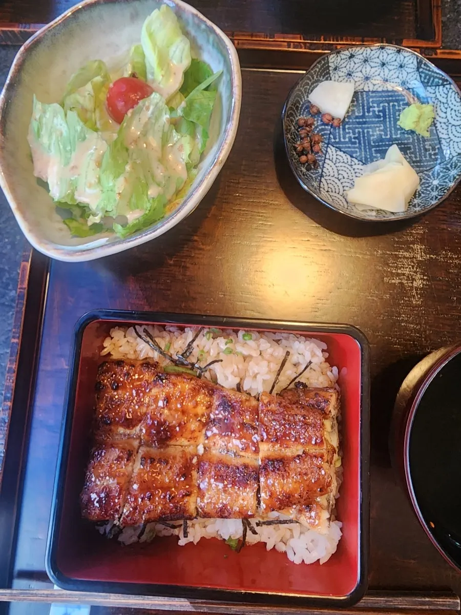 Eel rice bowl served with matsutake soup