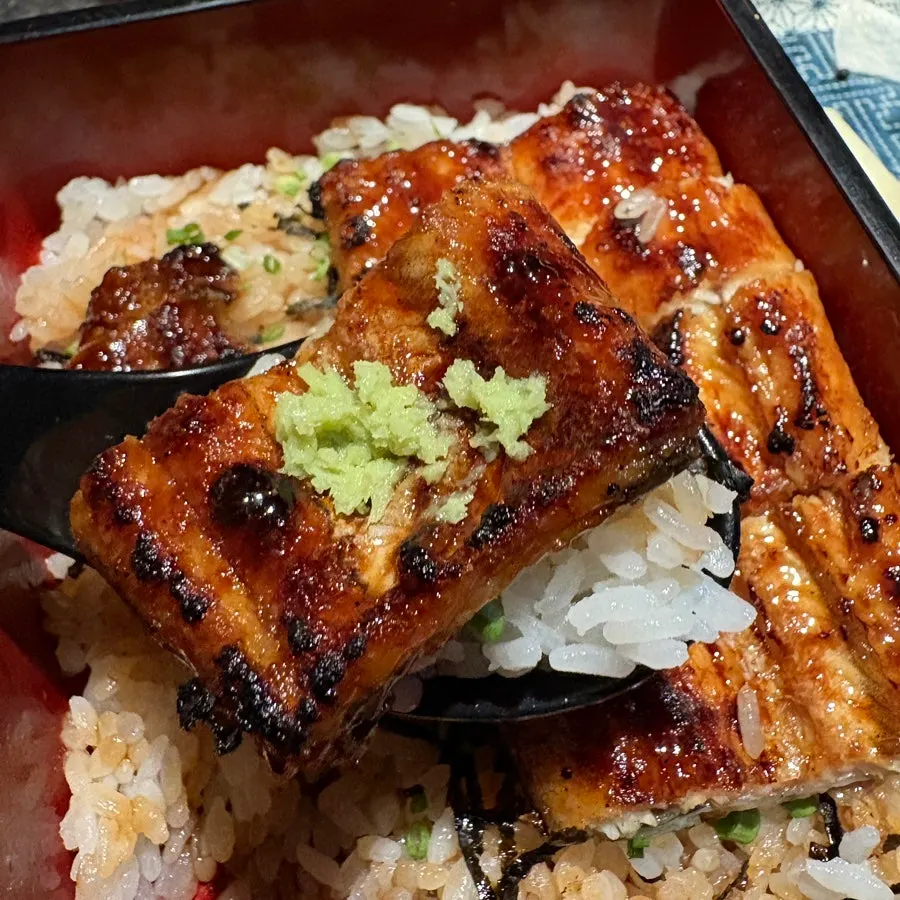 Eel rice bowl eaten with rice
