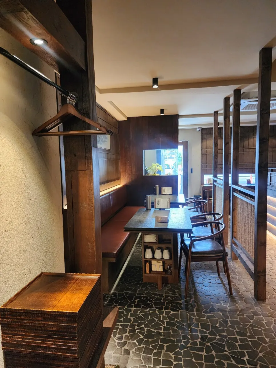 Manmok's neatly arranged interior