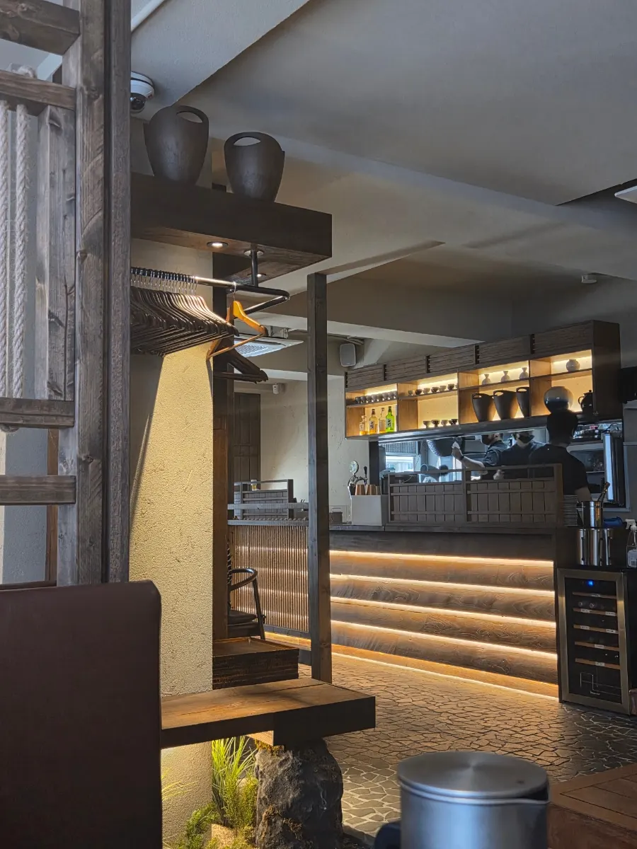 Tables and seating inside Manmok