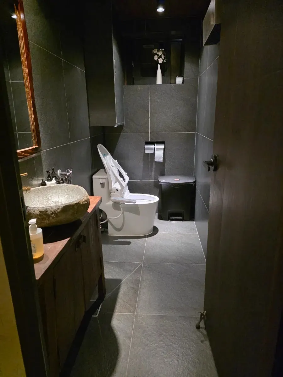 Manmok's restroom kept clean in gray tones