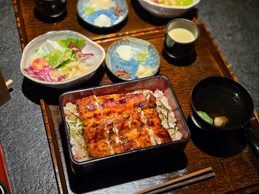 Eel rice bowl meal marking a visit to Manmok